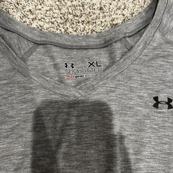 Women’s under armour t shirt - Picture 2 of 2